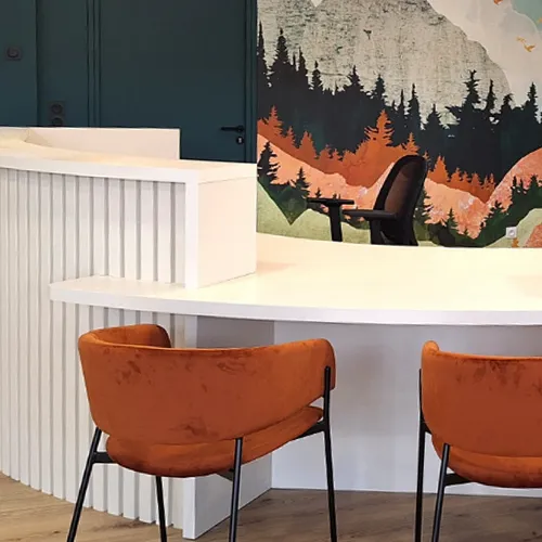 Banque d’accueil sur mesure Banque d’accueil et mobilier d’agencement sur mesure pour espace public