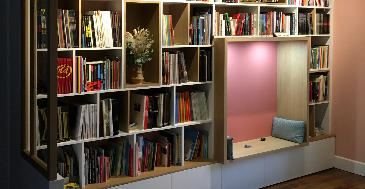 Bibliothèque sur mesure avec niche de lecture bibliothèque murale sur mesure avec niche de lecture intégrée et rangements pour livres