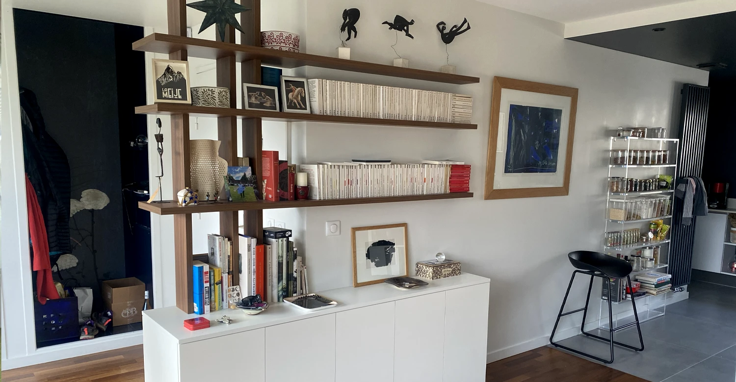 Meuble d’entrée sur mesure avec étagères à Chambéry meuble d’entrée sur mesure avec étagères bois et rangements bas