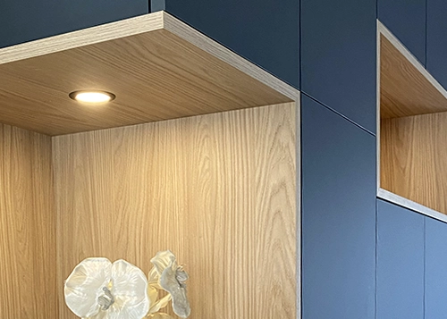 Meuble de salle à manger sur mesure Mobilier sur mesure avec niches décoratives et éclairage intégré